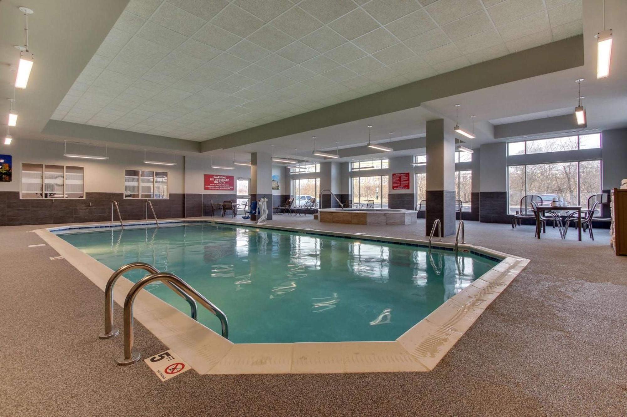Drury Inn & Suites Cleveland Beachwood Exterior foto